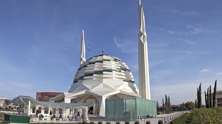 Marmara İlahiyat Camii Kompleksi